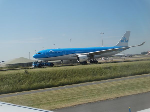 nl-klm-ph_aoe-schiphol--120623-full.jpg