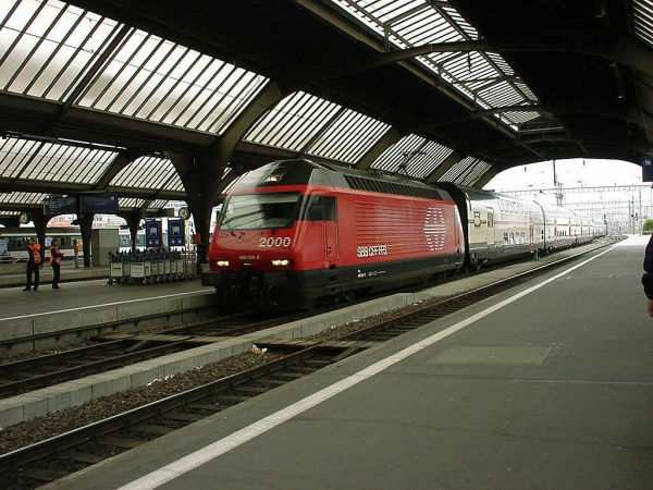 sbb-train2000-090602-zrh.jpg