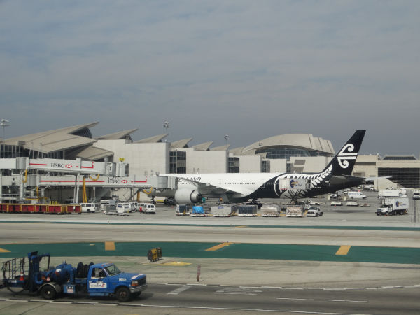 us-airnewzealand-zkdkm-lax-261016-full.jpg