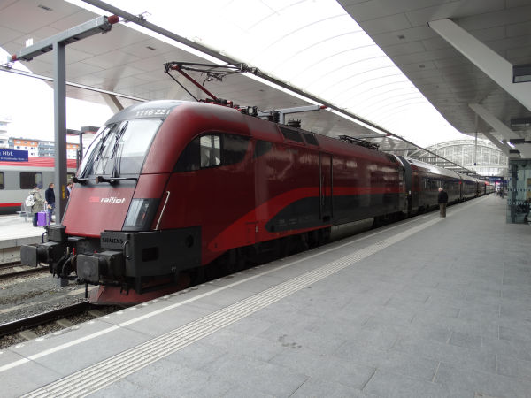 at-oebb-railjet-salzburg-140318-pic2-full.jpg