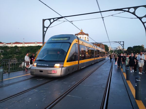 pt-porto-metro_line_d-ponte_luis-110624-markkusalo-full.jpg