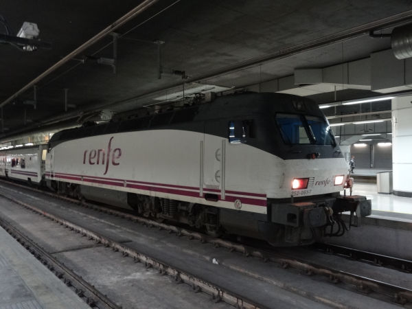 es-renfe-252-barcelonasants-111111-full.jpg