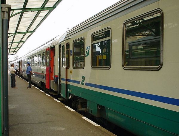 fr-sncf-bb15000-115016-ec-milano-to-brussel-at-thionville-080902-pic2-full.jpg