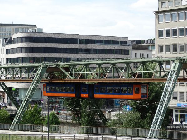 de-wsw-schwebebahn_gtw72-wuppertal_hbf-100617-pic2-full.jpg