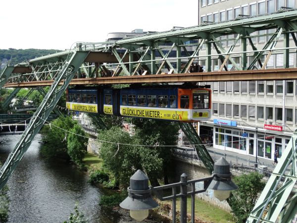 de-wsw-schwebebahn_gtw72-wuppertal_hbf-100617-pic3-full.jpg