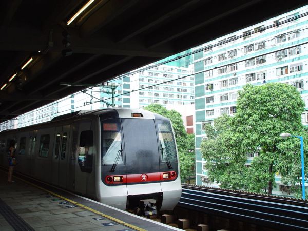 hk-mtr-k_stock-wongtaisin-300605-full.jpg