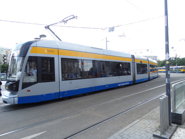 de-lvb-1205-hauptbahnhof-160718-full.jpg