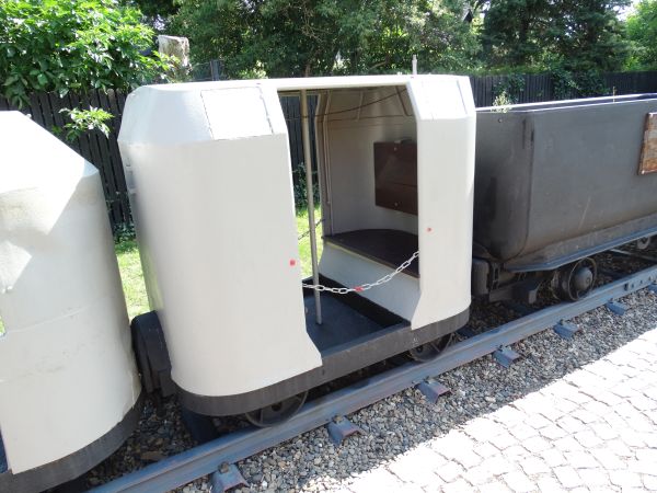 de-salzgitter_erzbergbau-passenger_and_ore_wagon-salzgitter-140723-full.jpg