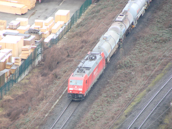 de-db-br185traxx-oberhausen-270210-pic2-full.jpg