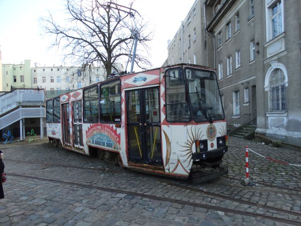 pl-ts-konstal105a-museum-060417-full.jpg