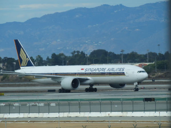 us-singaporeairlines-9vswk-lax-291016-full.jpg